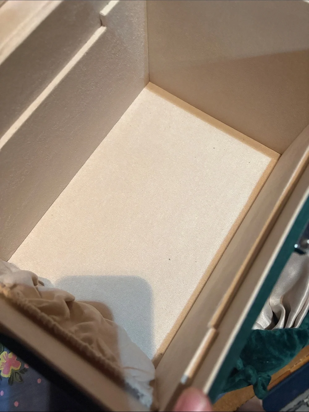 La Mer Green Velvet Jewelry Organizer Box with Cream Interior and Mirror